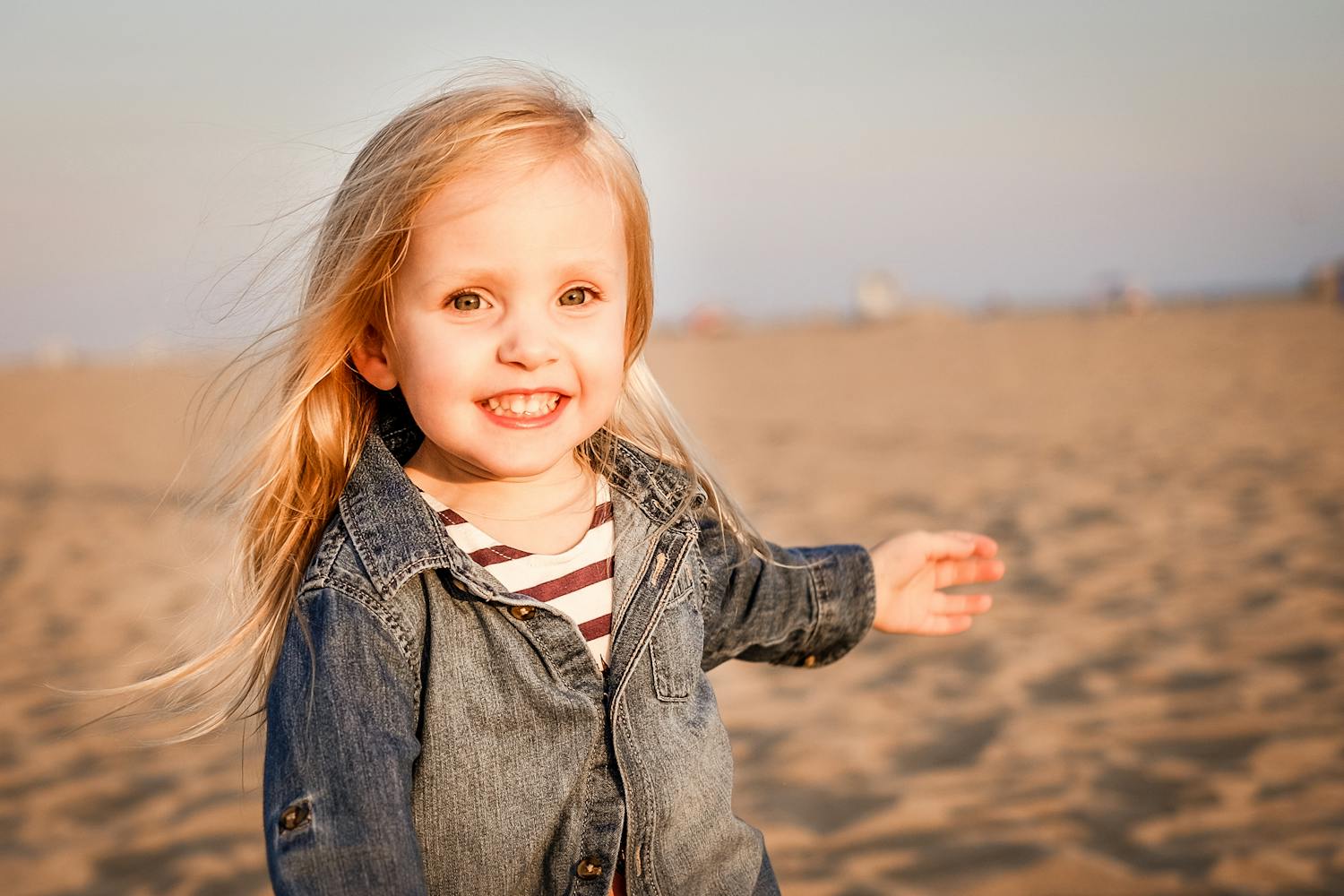 bilde av jente i den gylne time